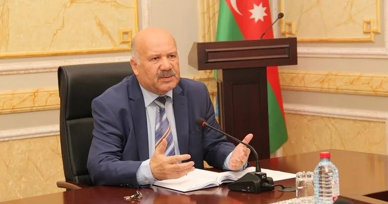 Deputatdan nazirə: Məni onların qarşısında niyə utandırırsan?