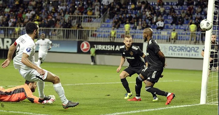 Хет трики и дубли в азербайджанском дерби: у Карабаха преимущество