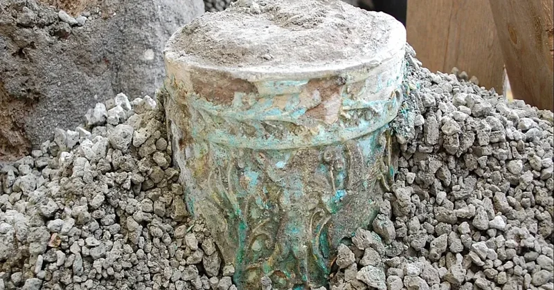 İtaliyada qiymətli Misir vazası tapılıb