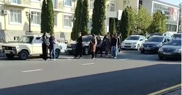 Qəbələdə yol nişanı ilə bağlı narazılıq Sakinlərin şikayəti cavabsız qalıb VİDEO