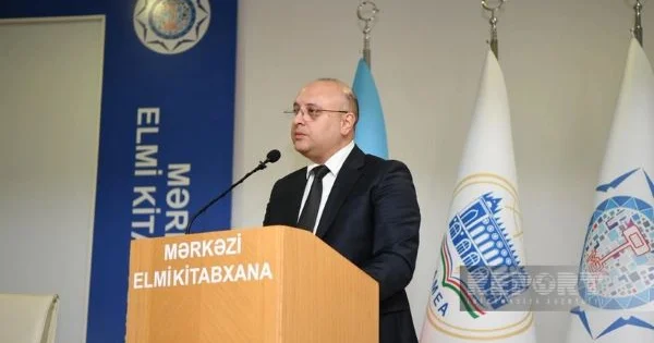 PA rəsmisi: Mediada xarici sözlərin yersiz işlədilməsi ədəbi dilin normalarını zəiflədir