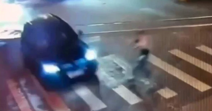 Qırmızıdan keçən piyada maşına çırpılıb yerə düşdü VİDEO