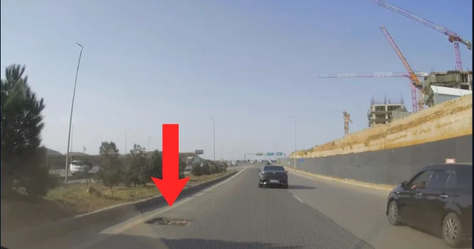 90 lıq yolda təhlükə: Maşın bu çuxura düşsə salamat çıxmaz VİDEO