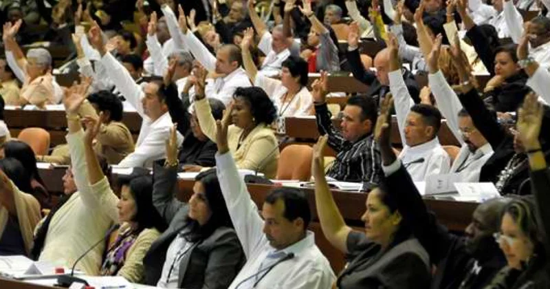 Министр экономики оказался шпионом и вредителем королевство кривых зеркал