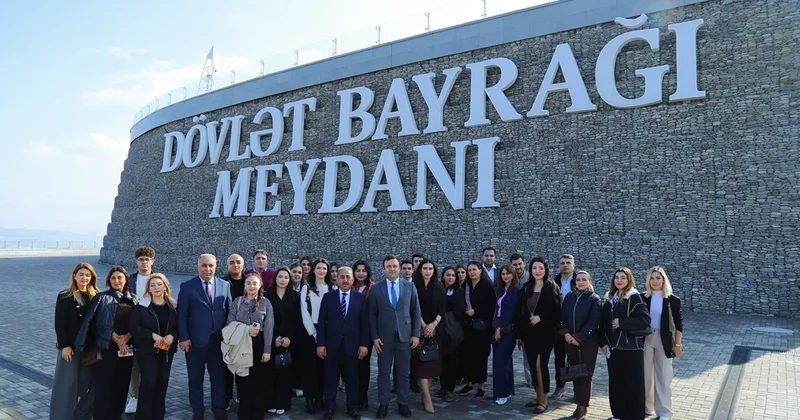 YAP Nəsimi rayon təşkilatı Dövlət Bayrağı Meydanını və Bayraq Muzeyini ziyarət ediblər