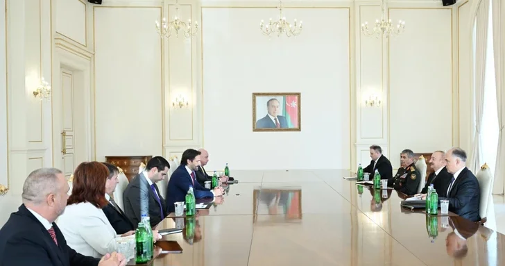 Президент Ильхам Алиев принял делегацию во главе с вице премьером Словакии