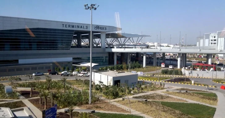 Более 150 рейсов застряли из за сбоя в системе управления полетами в Индии