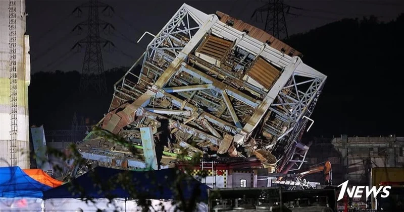 По меньшей мере трое погибли при обрушении котельной башни в Южной Корее