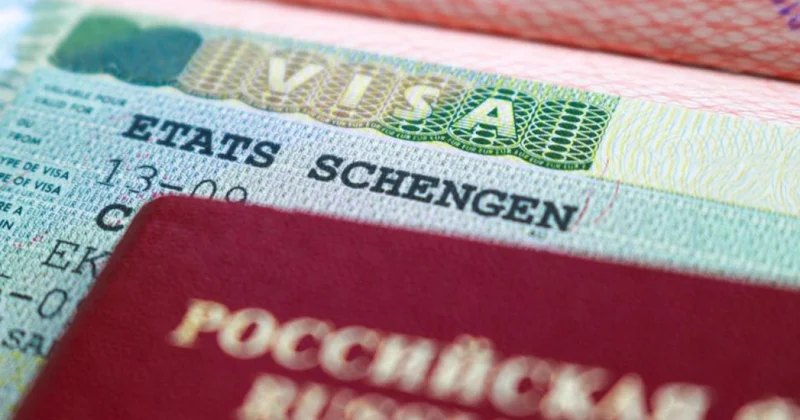 Еврокомиссия запретила выдавать мультивизы россиянам