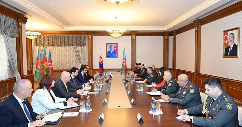 В Баку состоялась встреча министров обороны Азербайджана и Словакии ВИДЕО