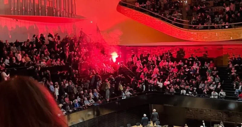 Поджог дымовых шашек в филармонии: в Париже задержали четырех человек