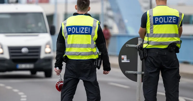 Almaniya polisi bu ilin ilk doqquz ayında sərhədlərdə rekord miqdarda silah aşkarlayıb