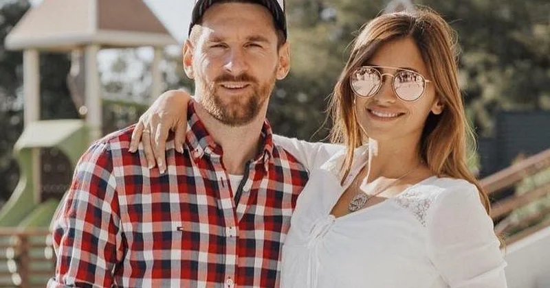 “Qalatasaray”ın 300 mindən çox azarkeşi Messi və xanımına xahiş ünvanladılar