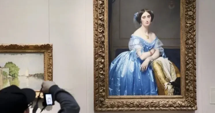 Yeniyetmə muzeydə məşhur incəsənət əsərlərinə zərər vurub