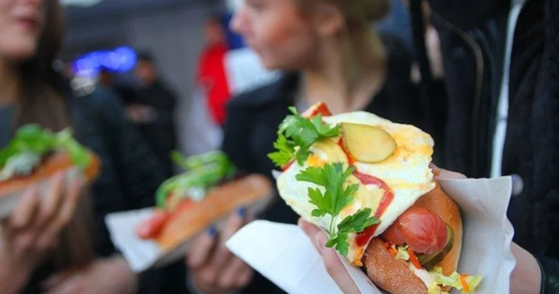 Türkiyədə kolbasa festivalında zəhərlənən 80 nəfər xəstəxanaya yerləşdirilib