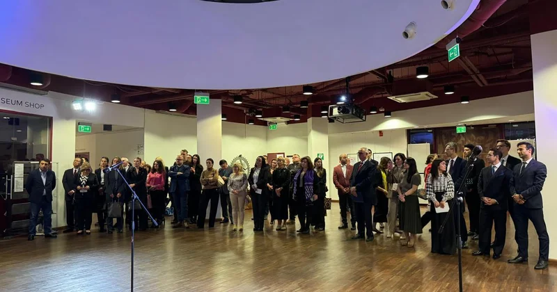 Zəfər Günü ərəfəsində Azərbaycan xalçası Polşa Muzeyinə hədiyyə olundu FOTO