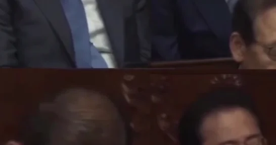 Экс премьеры Японии уснули на заседании парламента ВИДЕО