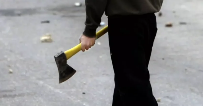 В Кыргызстане кандидат в депутаты приревновал жену и напал на мужчину с топором ФОТО