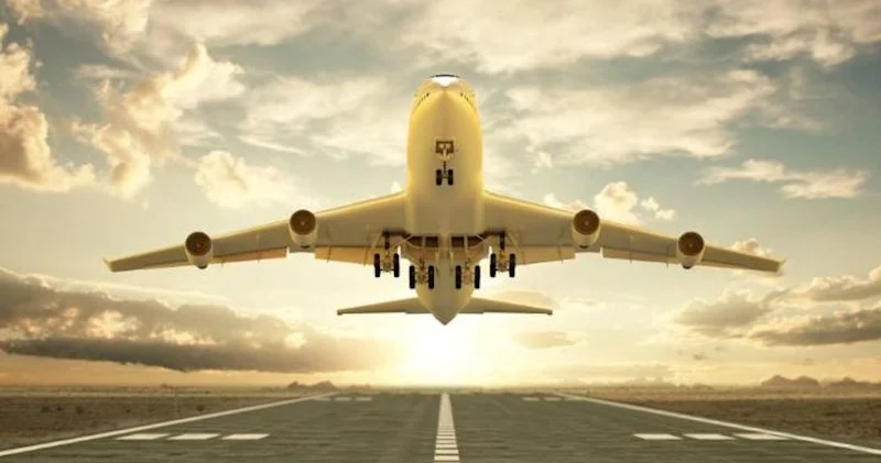 ABŞ də “şatdaun”a görə 800 dən çox reys ləğv edildi