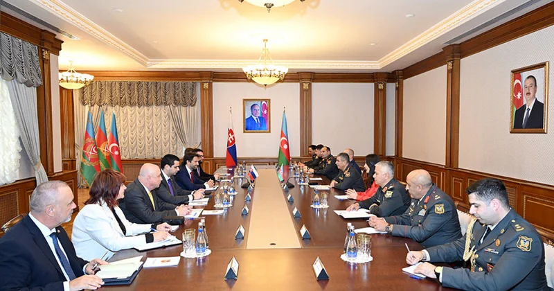 Azərbaycan və Slovakiya müdafiə nazirləri görüşüb VİDEO