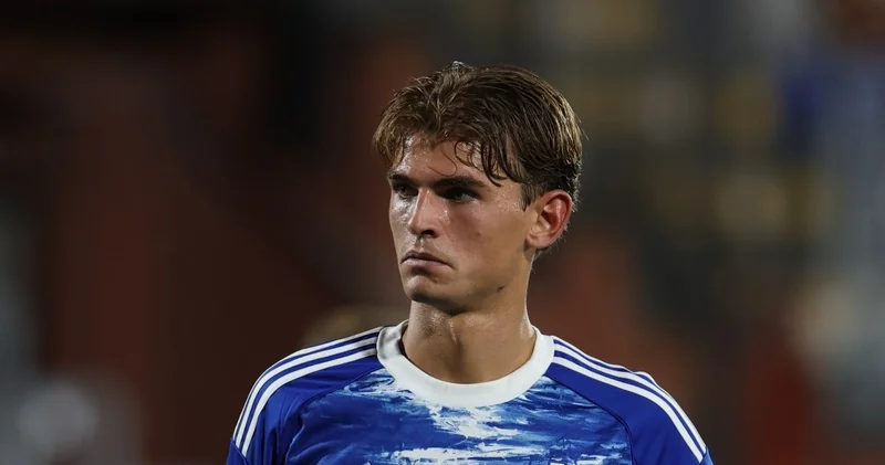 Komo nun ulduzunu İngiltərə nəhəngi aparır