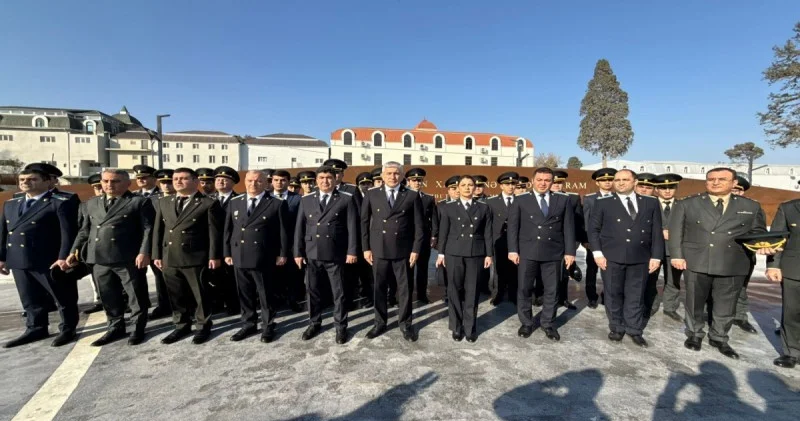 Prokurorluq əməkdaşları Zəfər Günü ilə bağlı Gəncə Memorial Kompleksini ziyarət ediblər