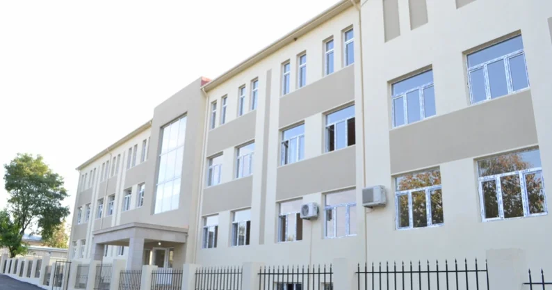 Müəllimləri təhqir etdiyinə görə işdən çıxarılan direktorun yerinə təyinat olub FOTO