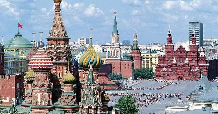 Putin Moskvanın vurulmasından ehtiyat edir Müharibə hər yerdə hiss edilsə də...