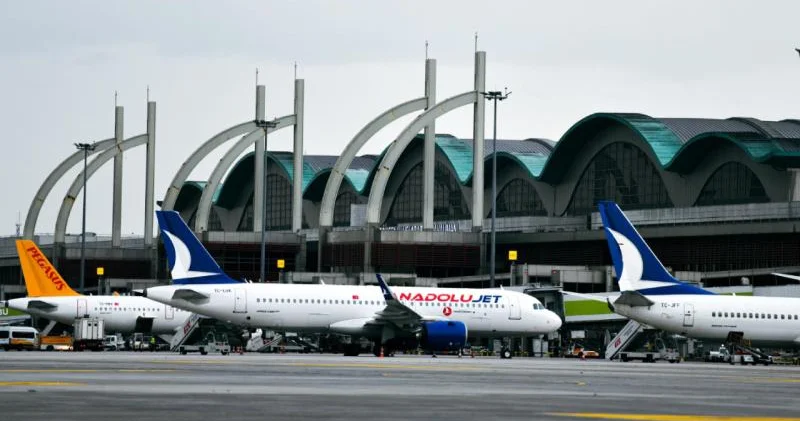 Nyu Delhi hava limanında nasazlıq səbəbindən 150 dən çox reys gecikib