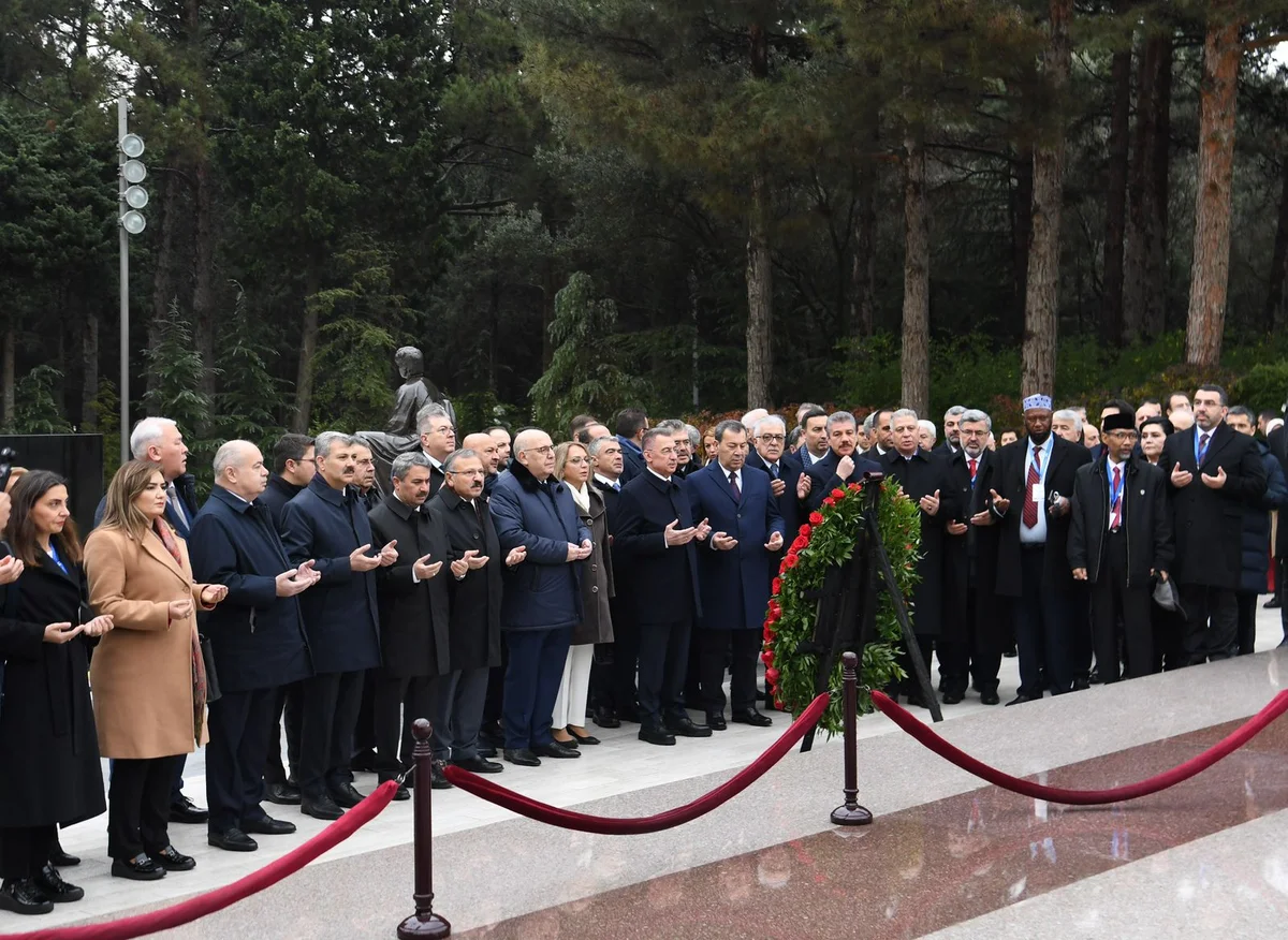 Beynəlxalq parlament konfrasının iştirakçıları Fəxri xiyabanı ziyarət etdi Foto