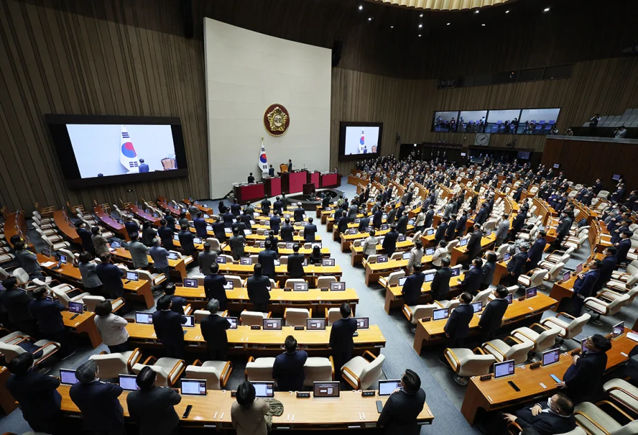 Cənubi Koreyanın hakim partiyası prezidentin impiçmenti ilə bağlı səsverməni tərk edib AZƏRTAC