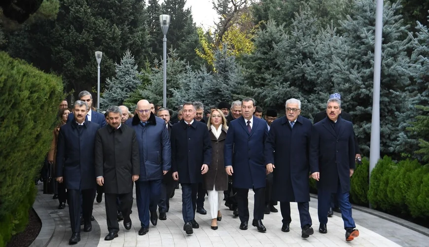 Beynəlxalq parlament konfrasının iştirakçıları Fəxri xiyabanı, Şəhidlər xiyabanını və “Türk şəhidliyi”ni ziyarət ediblər