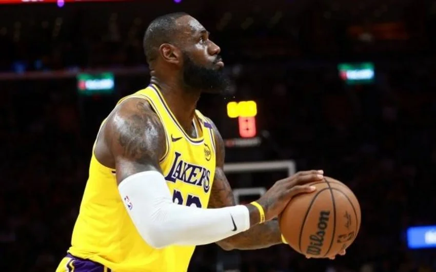 Lebron Ceyms NBAda 41000ci xalını qazandı