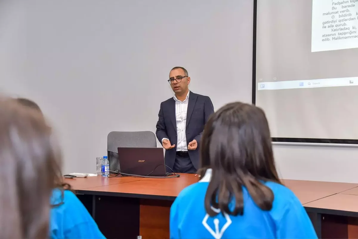 Pərvin Abbasovun təqdimatında MEDİA könüllüləri üçün Newslab keçirilib FOTO