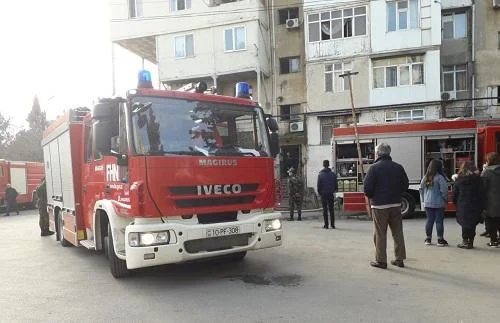 Sumqayıtda binada yanğın: 5 nəfər təxliyə edildi