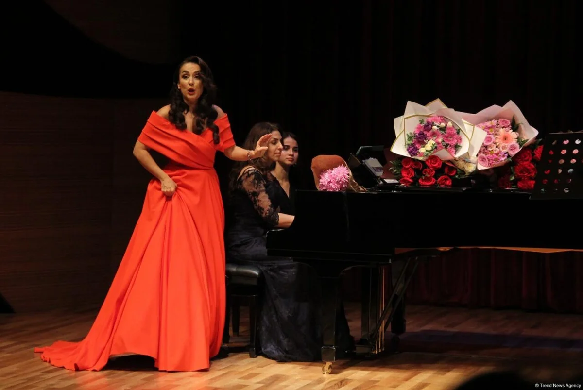 İnarə Babayeva Sona Aslanovanın 100 illiyi münasibətilə konsert verib FOTO