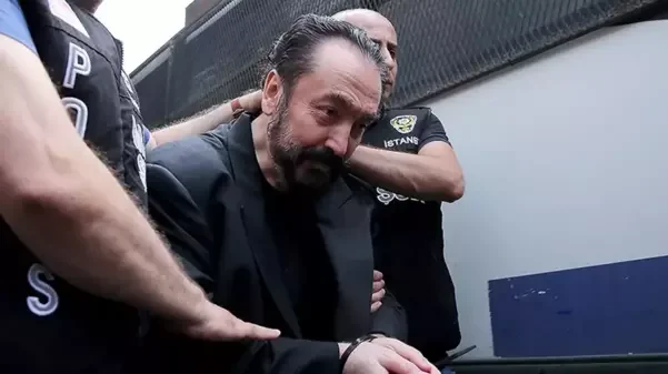 8 min il həbs cəzası alan Adnan Oktar yenidən məhkəmədə FOTO