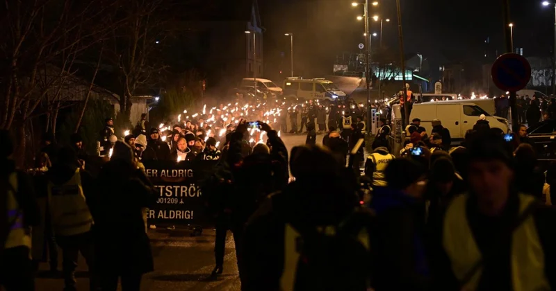 İsveçdə ifrat sağçılar yürüş keçirib, saxlanılanlar var