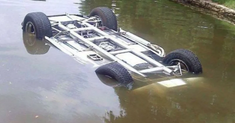 Xaçmazda avtomaşın su kanalına aşdı