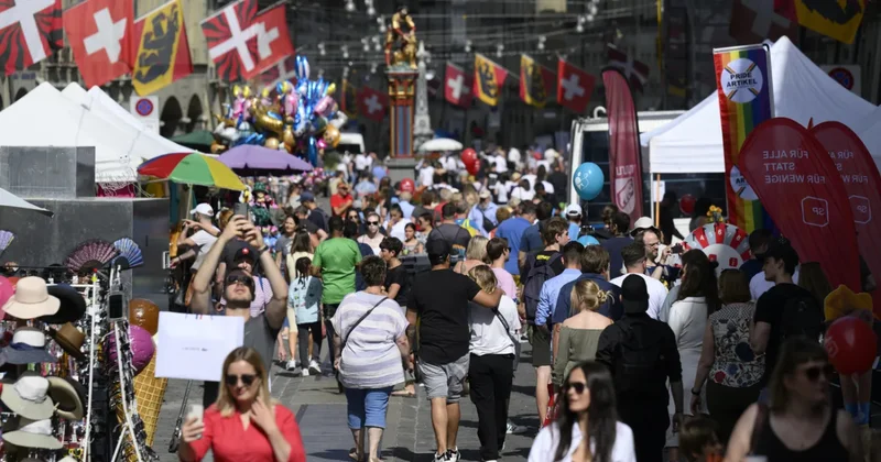 Половина швейцарцев за потолок населения