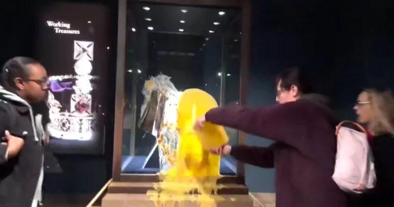 Londonda varlılara qarşı etiraz VİDEO