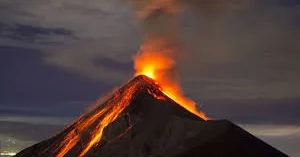 Dünyanın ən aktiv vulkanlarından biri: Kilauea yenidən lava püskürür