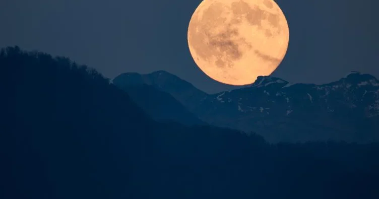 РАН: Земные сутки через 2,5 млрд лет будут длиться 1 тыс. часов