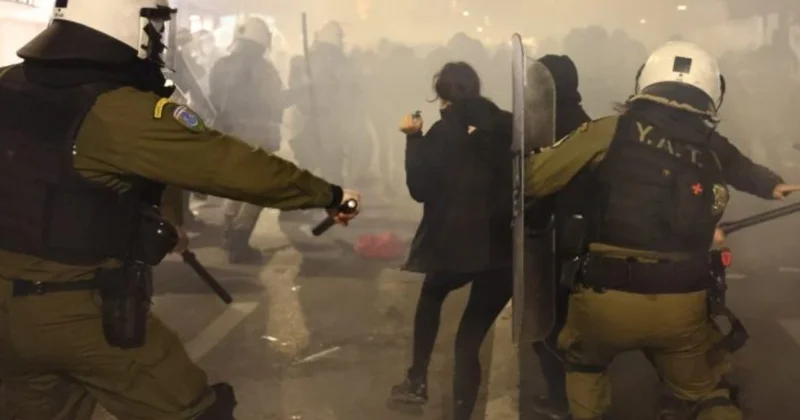 Polislə etirazçılar arasında toqquşma: Onlarla insan saxlanıldı