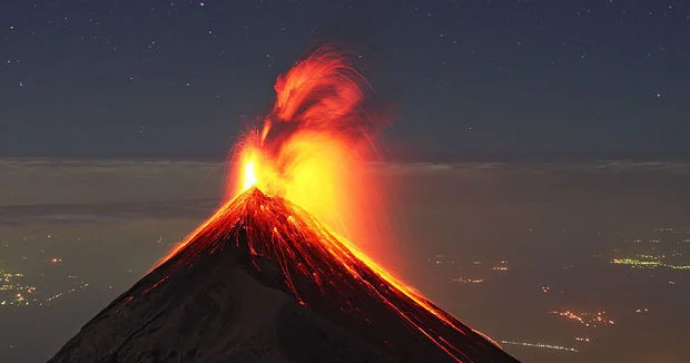 Havay adalarında vulkan püskürdü VİDEO