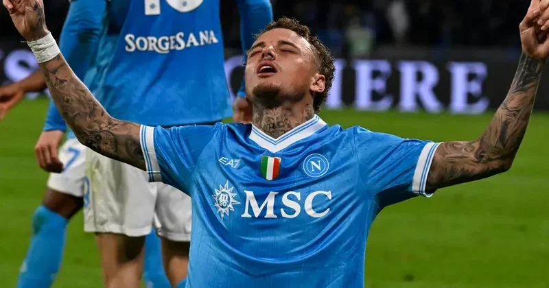 Bu axşam diqqətlər Neapoldadır