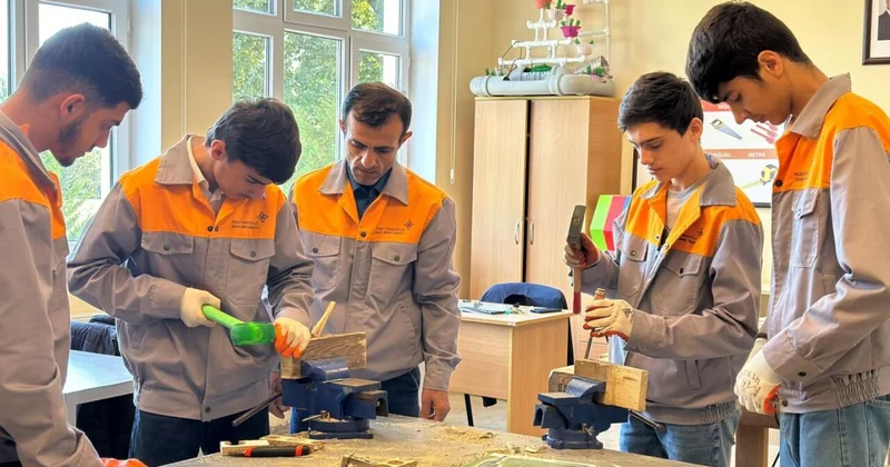 Azərbaycanda 9000 dən çox şagird peşə yönümlü təhsilə cəlb olunub FOTO