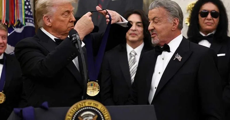 Tramp Silvestr Stalloneyə medal təqdim etdi VİDEO