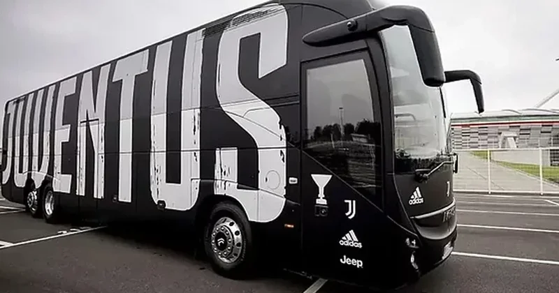 “Napoli” azarkeşləri “Yuventus”un avtobusunu daşlayıblar