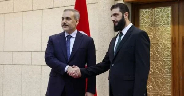 Şara protokolu kənara qoyub Fidanı qucaqladı Video